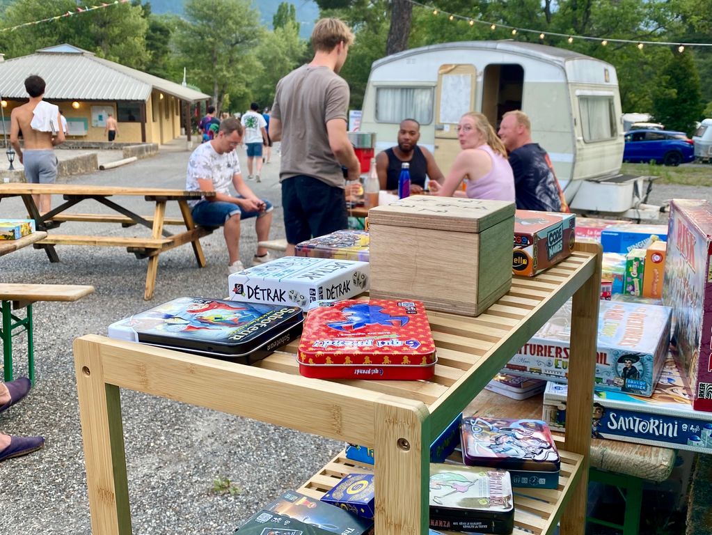 Spelletjes spelen op de camping
